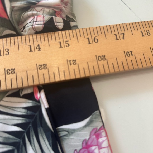 Tommy Bahama tankini size lodge, top size extra large bottom - Picture 9 of 10